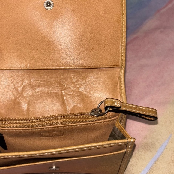 Coach Light Brown Leather Wallet with Keychain - Picture 3 of 6